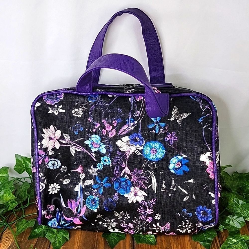 Kenneth Cole. Reaction. Travel Bag. Floral. EUC - Picture 2 of 10